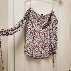 AMERICAN EAGLE FLORAL OFF THE SHOULDER